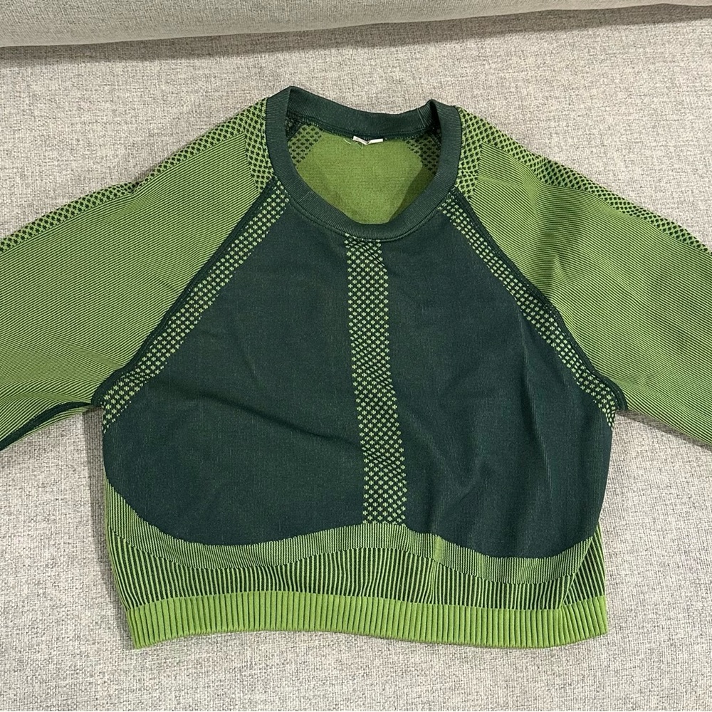 Fabletics workout yoga shirt green medium crop top
